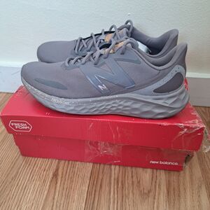 New Balance Fresh Foam Arishl V4 Women's Gray/Purple Sneakers Size 9.5